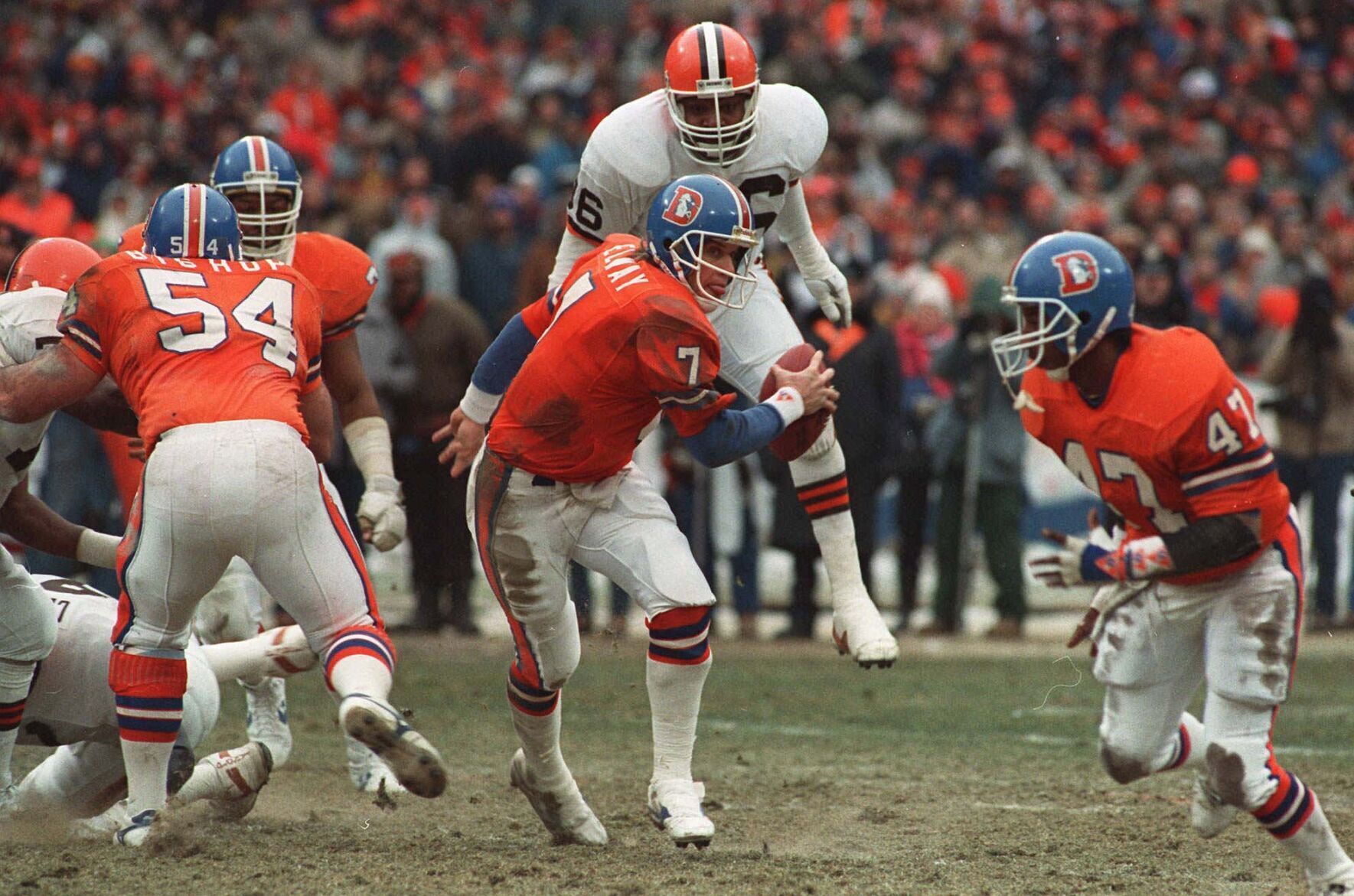 1987: John Elway leads "The Drive" as Broncos rally to beat Browns in AFC Championship